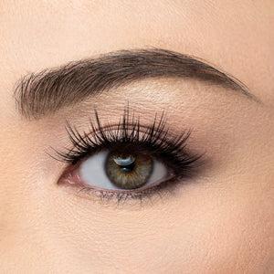 An image of a womans eye wearing Allura Lite false eyelashes. 