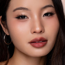 A model wearing Emiko false eyelashes.