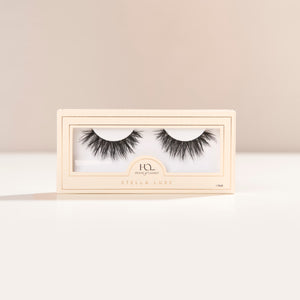 Stella Luxe a round lash with bold volume, extra-long length, and a textured 3D effect.