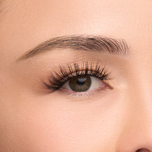 Noir Fairy Lite a short, flared lash with concentrated density at the base, creating 3D depth and dimension shown on an eye.