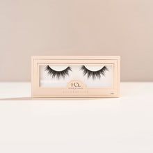 Allura Lite round false lashes with full volume and spiky fibers.