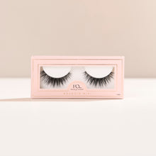 Boudoir Mini round false lash with full volume and spiky fibers focused at the center for an eye-opening effect.