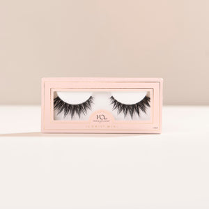 Iconic Mini a mini flared lash with spiky definition and full volume.