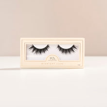 Midnight Luxe a extra-long flared lash with bold volume and textured spiky clusters.