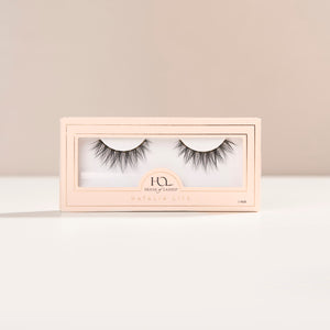 Natalia Lite a round lash with long length and full volume, creating a feathered eye opening effect.