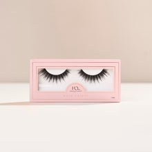 Noir Fairy a long, flared lash with bold volume and spiky fibers creating a wet lash look.