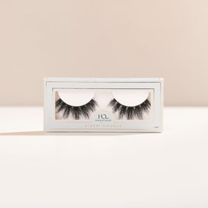 Siren Double a round full volume lash with extra-long fibers and wispy texture.