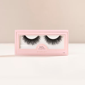 Starlet a round lash with bold volume, extra-long length, and a textured 4D effect.