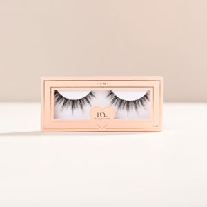 Yumi a medium-length, round lash with spiky clusters and medium volume.