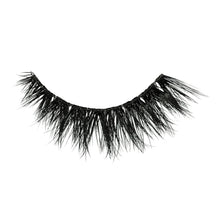 Iconic Luxe false lash with long 4D fluffy layers creating bold volume and dramatically criss-crossed fibers for a textured effect.