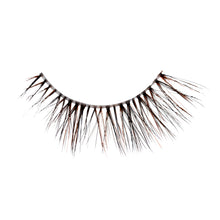 Latte a short, flared lash with natural volume featuring a unique blend of black, brown, and red wine fibers for natural dimension.