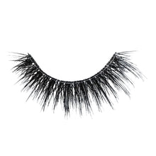 Noir Fairy Lite a short, flared lash with concentrated density at the base, creating 3D depth and dimension.
