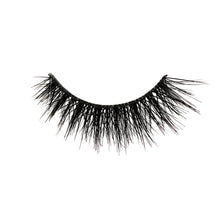 Noir Fairy Mini a mini flared lash with medium length and volume that adds a textured, mascara-like finish.