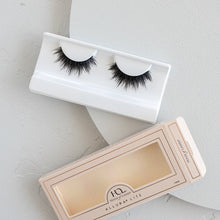 An image of the Allura Lite false eyelashes on the lash tray and packaging.